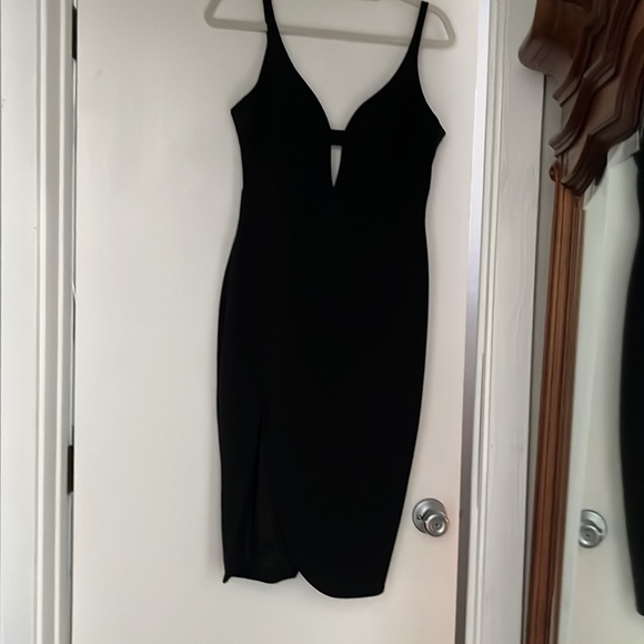 Elizabeth and James Dresses & Skirts - Elizabeth and James black dress